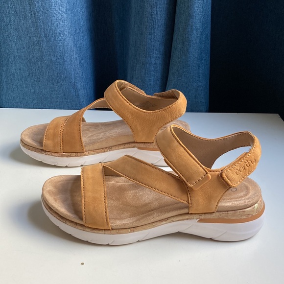 Earth Roni Leather sandals size 6, mustard color, excellent condition - Picture 4 of 11